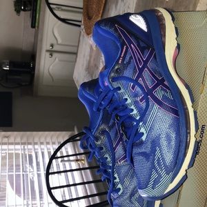 New Women’s ASICS Gel-Nimbus 19 size 8.5